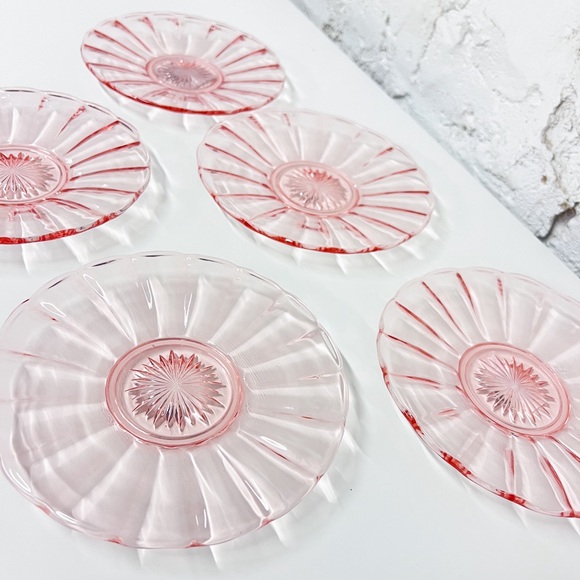 Set of 5 Vintage Pink Depression Glass Plates - Starburst Pattern - Picture 2 of 8